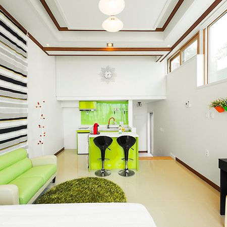 Sea & Pine Pension Namhae Buitenkant foto