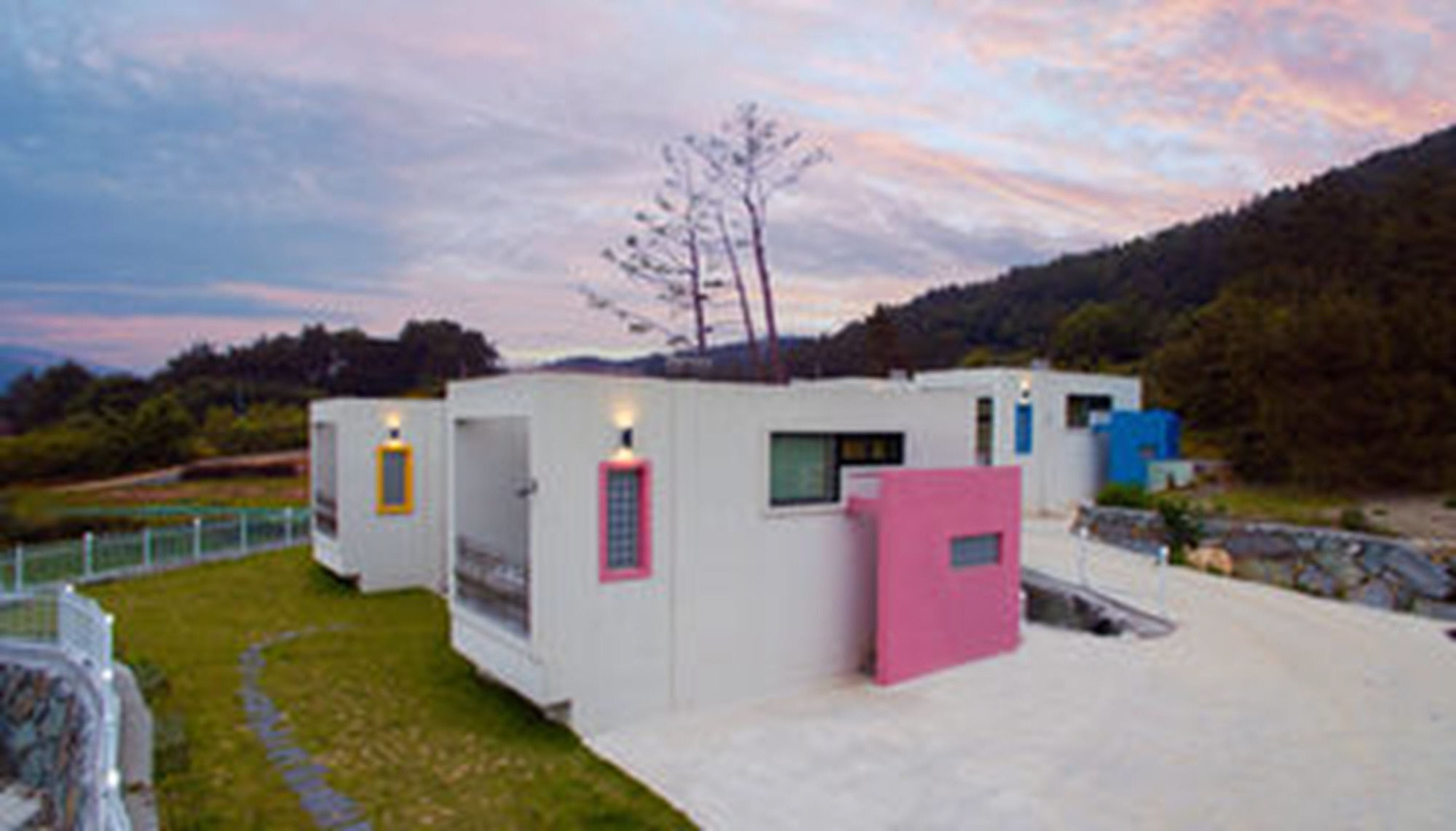 Sea & Pine Pension Namhae Buitenkant foto
